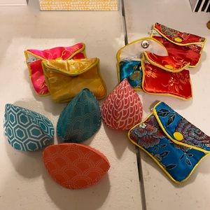 Decorative jewelery boxes.